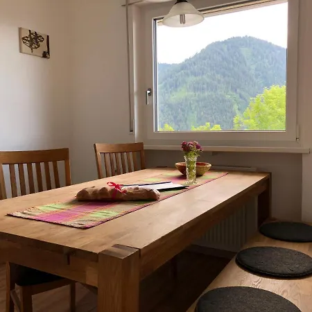 Walli Laterns - Ski Und Bergvergnuegen Direkt Vor Der Haustuer Exterior foto