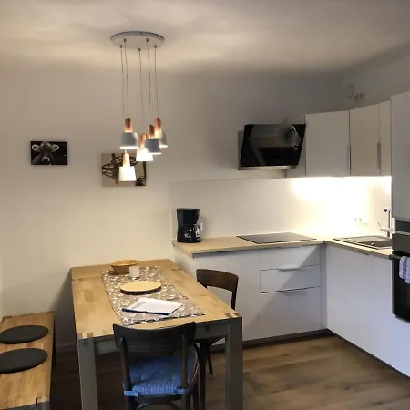 Walli Laterns - Ski Und Bergvergnuegen Direkt Vor Der Haustuer Exterior foto