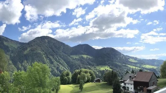 Walli Laterns - Ski Und Bergvergnuegen Direkt Vor Der Haustuer